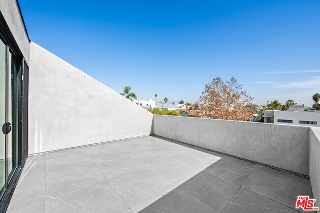 Building Photo - 1613 S Wooster St