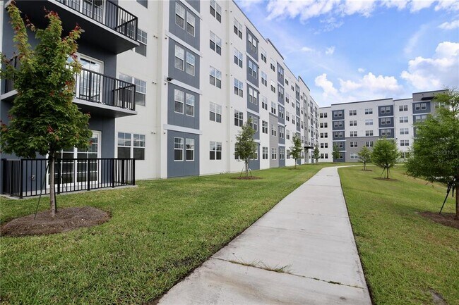 Building Photo - 5579 Millennia Park Dr