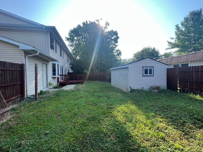 Building Photo - 2026-2028 Lindbergh