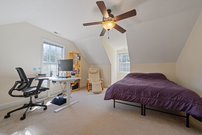 Building Photo - PENDING APPLICATION 03/28/26: Available now! Perfect 3br/2.5ba Home Only 1/2 Mile From Durham's B...