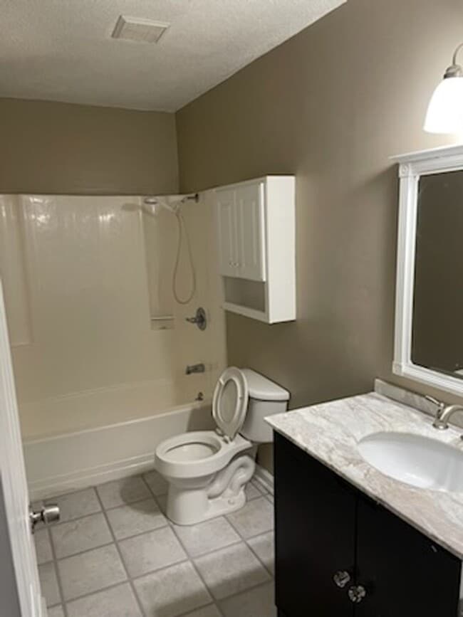 Building Photo - SINGLE FAMILY HOME