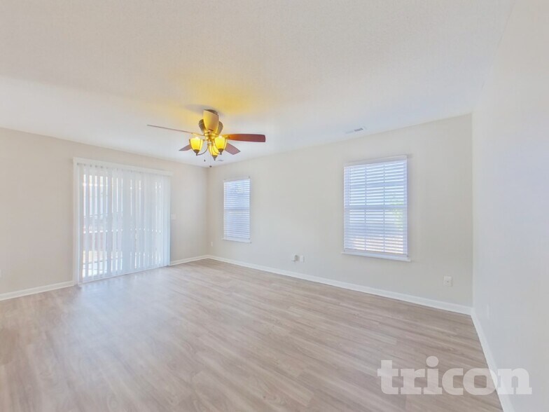 Building Photo - 349 Denman Loop