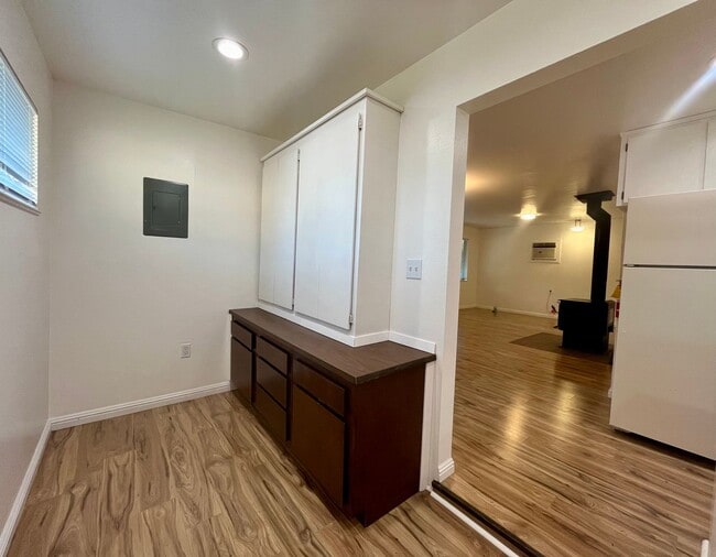 Building Photo - Beautifully Remodeled 3 bedroom 1 bath hom...