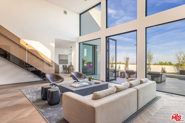 Building Photo - 9405 Sierra Mar Pl