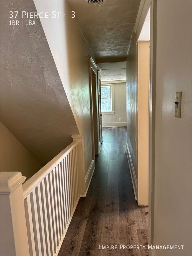 Building Photo - 37 Pierce St