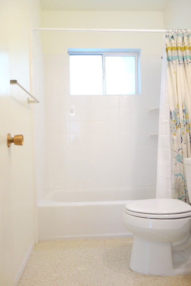 Building Photo - 702 Cavanagh Rd