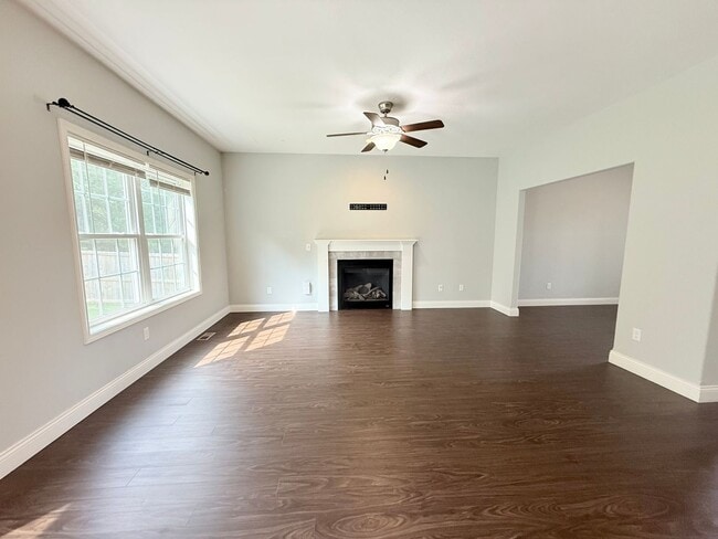 Building Photo - Incredible 4 bedroom house in Fox Creek!