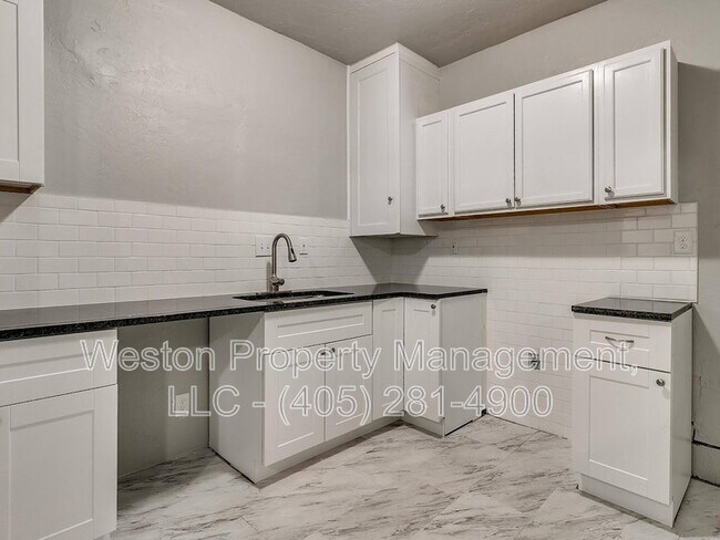 Building Photo - 1605 Cynthia Dr