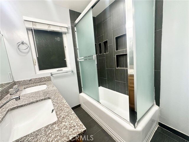 Building Photo - 15746 Magnolia Blvd