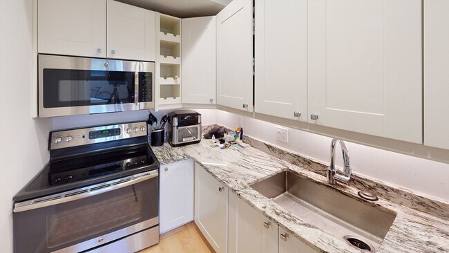 Building Photo - 296 Beacon St