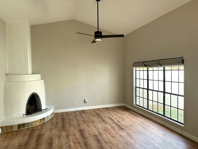 Building Photo - Fantastic corner lot in Santiago