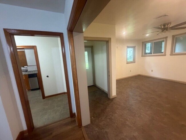 Building Photo - 549 Forest Rd