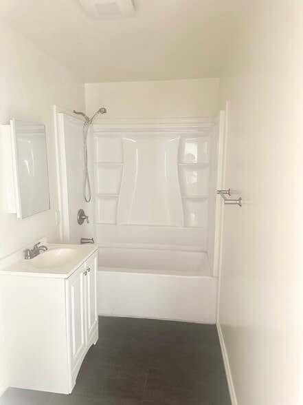 Building Photo - 1511 W 58th Pl