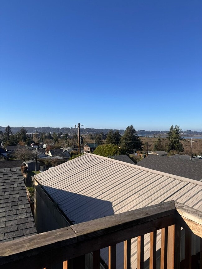 Building Photo - GORGEOUS BAY VIEWS! FULLY FURNISHED! LINEN AND HOUSKEEPING SERVICES INCLUDED!