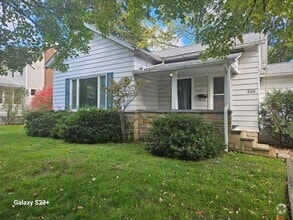 Building Photo - Kent 2-bedroom 1 bath house for rent