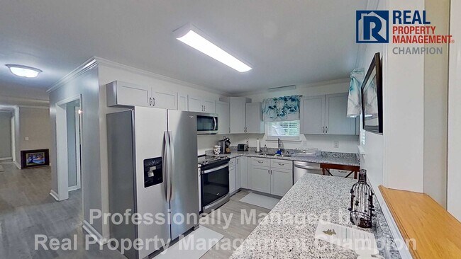 Building Photo - Spacious and Beautifully Updated 3 BD/2 BA...
