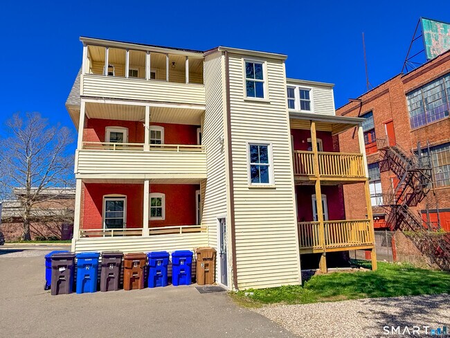 Building Photo - 14 Pease Ave