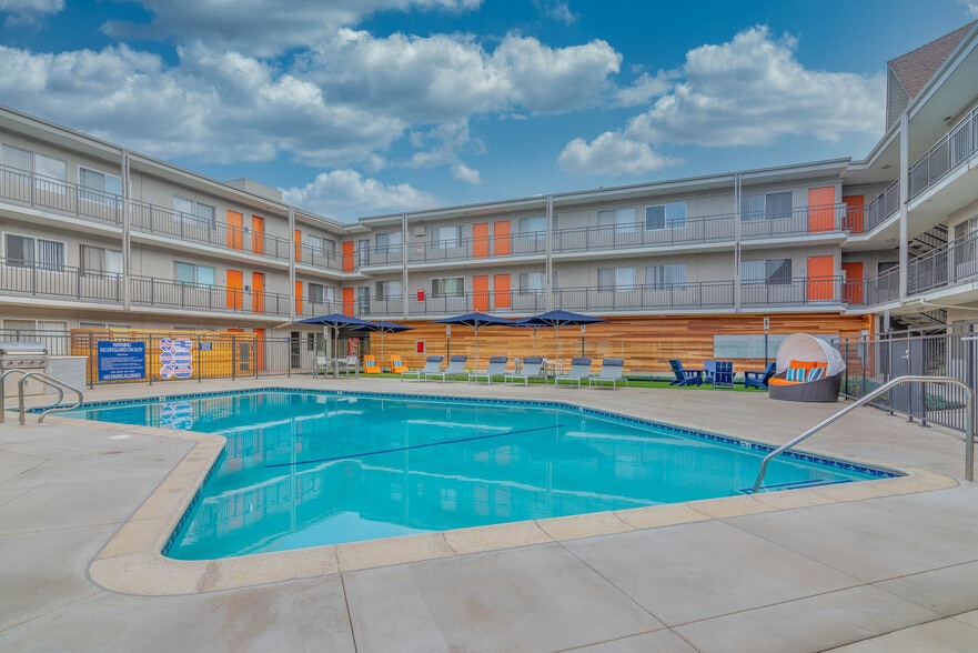 Building Photo - Apex Apartment Homes