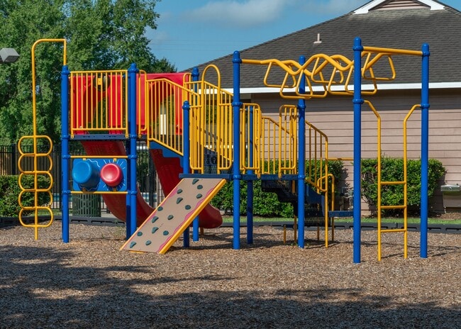 Building Photo - 1704 Crystal Hills Dr