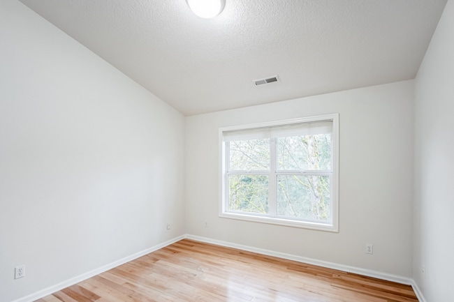 Building Photo - Gorgeous 4 Bed, 2.5 Bath House!