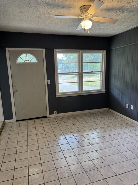 Building Photo - 1707 Ridge Rd