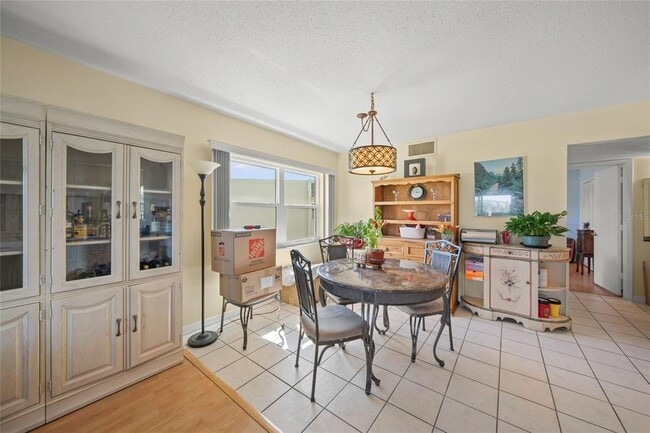Building Photo - 7193 W Country Club Dr N