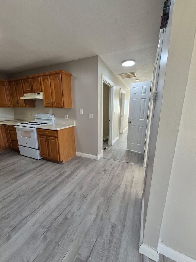 Building Photo - 2 Bedroom on Woebegona