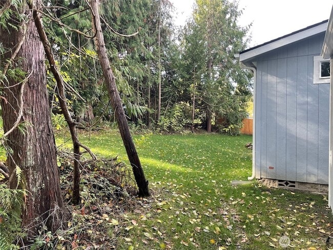 Building Photo - 39001 Shoreview Dr NE