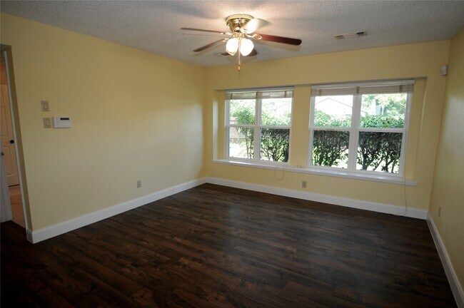 Building Photo - 1903 Brushy Creek Dr