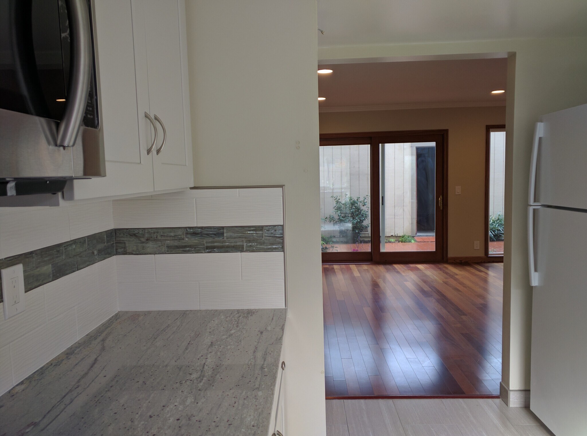 Building Photo - 1566 Capri Dr