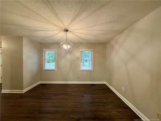 Building Photo - 200 Horseshoe Dr