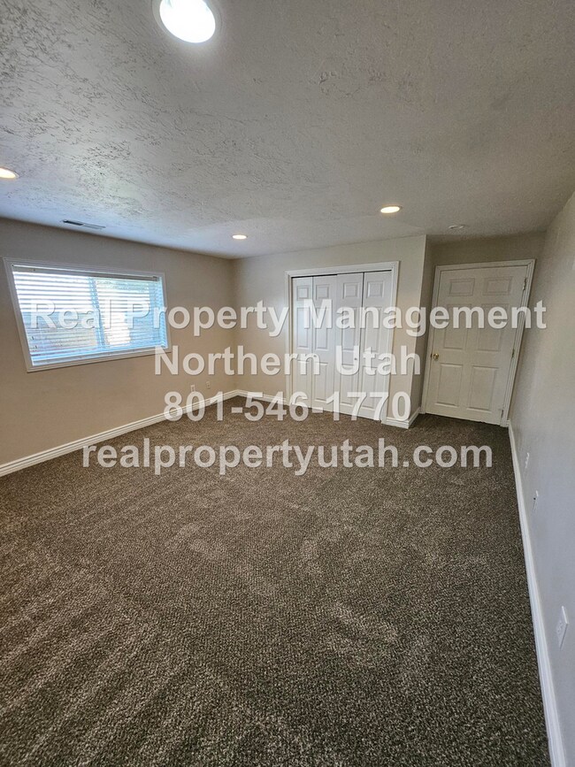 Building Photo - Stunning 4 Bedroom 3 Bath Syracuse Home