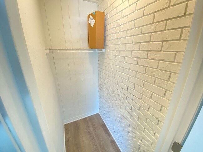 Building Photo - 908 Teatro Ct