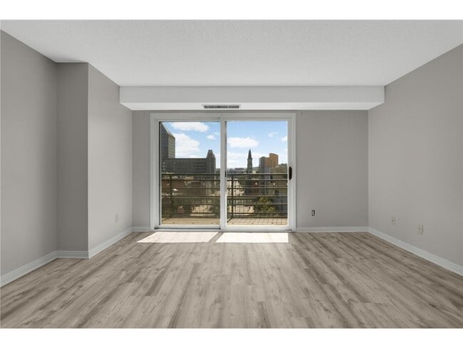 Building Photo - 66 9th St E