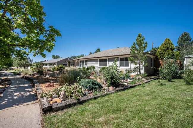 Building Photo - 2140 Robin Dr