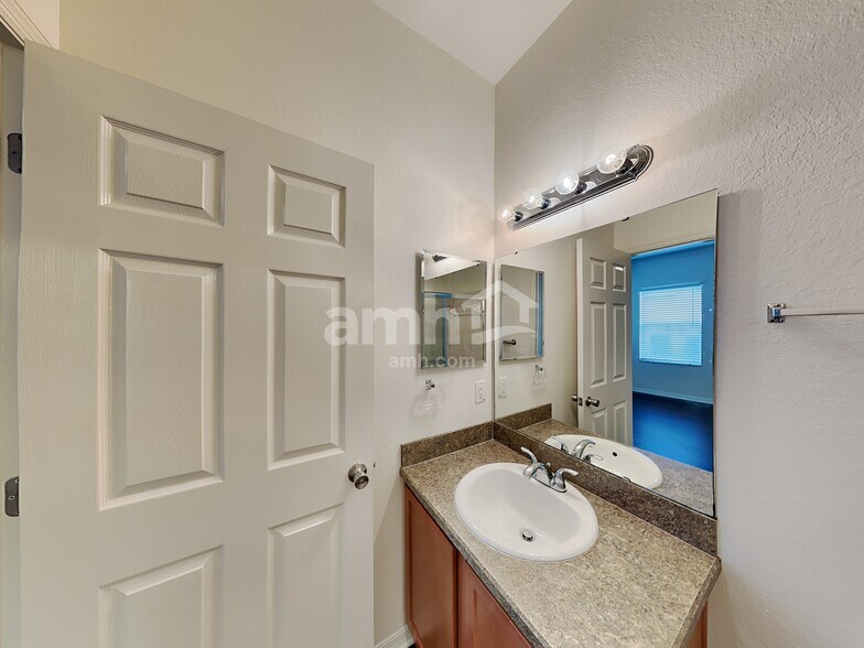 Building Photo - 10707 Carloway Hills Dr