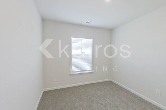 Building Photo - 2215 Banyon Cir