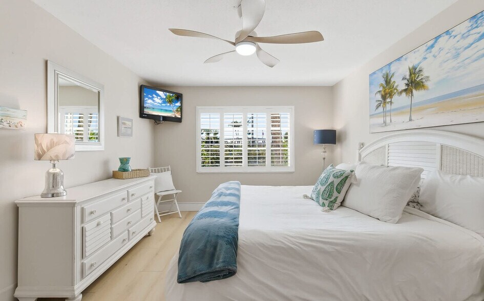 Building Photo - 853-899-899 Beach Rd