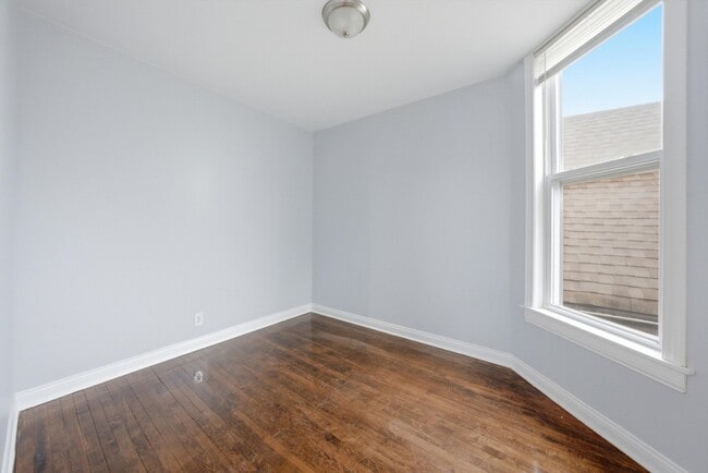 Building Photo - 7242 S May St