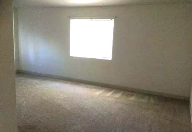 Building Photo - 1 Mile from UNR Studio Rental!