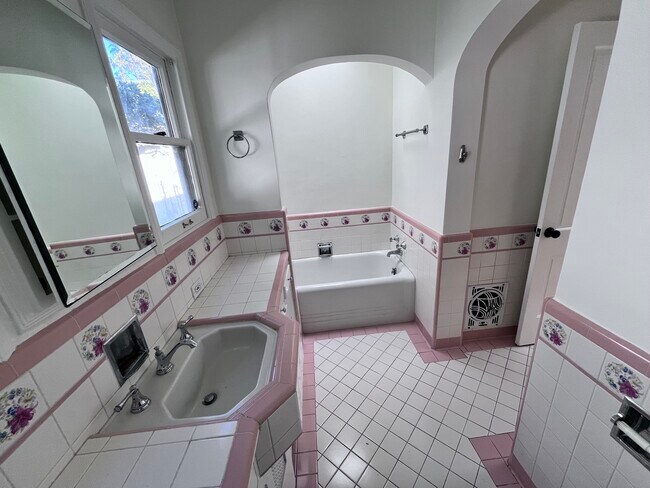 Building Photo - 11563 Hesby St