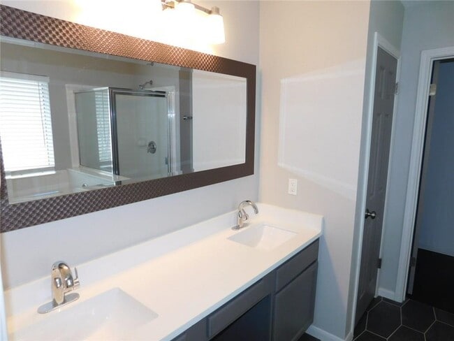 Building Photo - 651 Columbine Ave