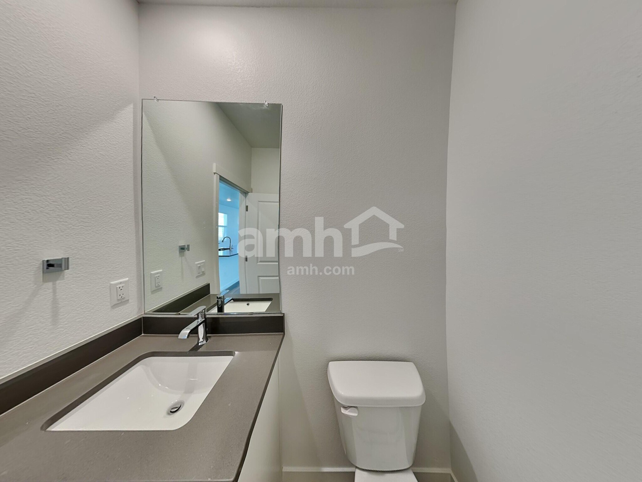 Building Photo - 23542 E 3rd Pl