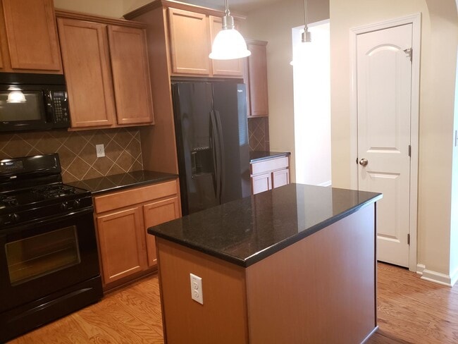 Building Photo - Thompson Ridge Townhome