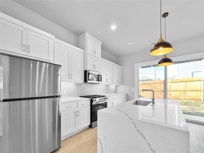 Building Photo - 2608 Crescent Ave