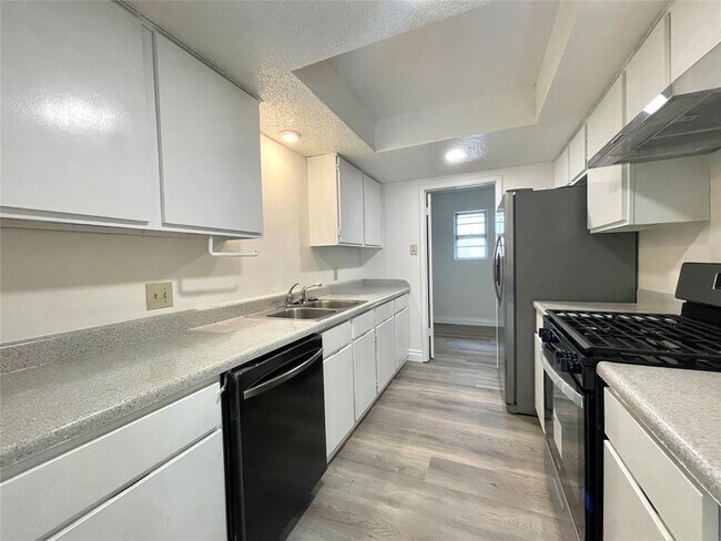 Building Photo - 1729 Cricket Hollow Dr