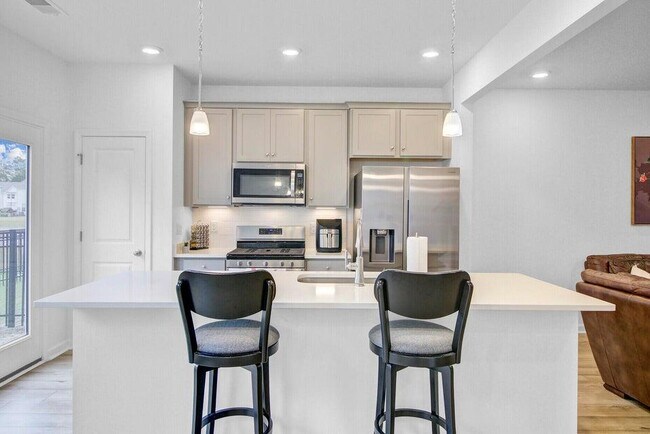 Building Photo - 770 Trotters Ln