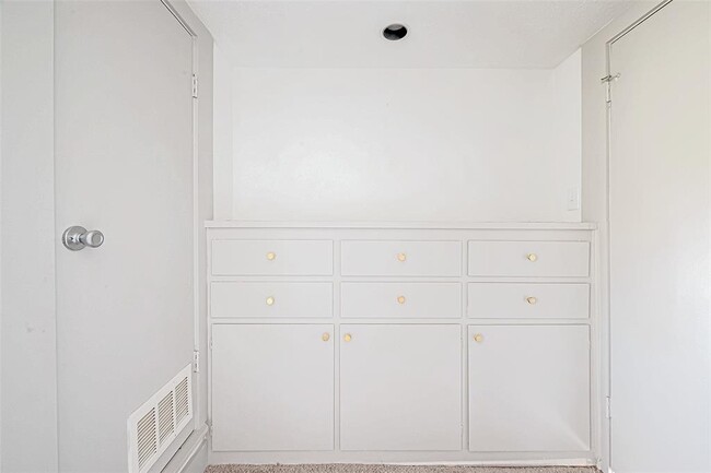 Building Photo - 4040 San Felipe St