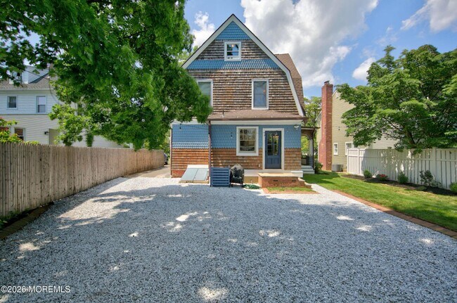 Building Photo - 266 River Rd