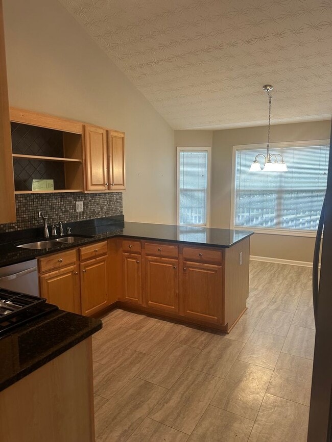 Building Photo - 4 Bedroom home in Gainesville!